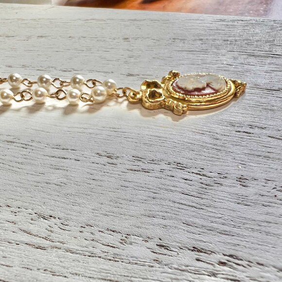 CAMEO Necklace, 1928 Brand Victorian Style Cameo Faux Pearl Necklace, Cameo - Picture 7 of 11